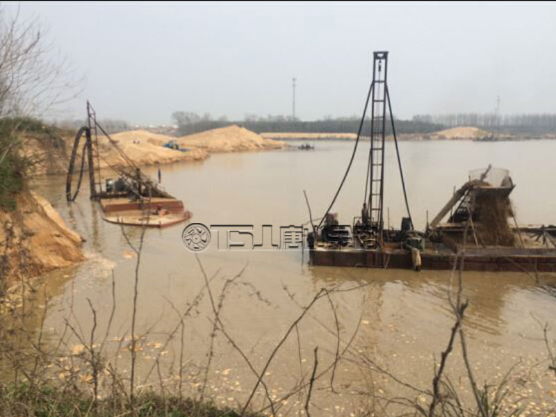 無節(jié)制開采河沙，河堤受損嚴(yán)重
